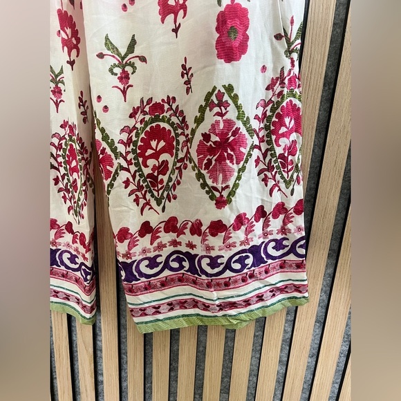 Zara- Floral Print Wide Leg Pants- XS
100 % Viscose! - Picture 8 of 10